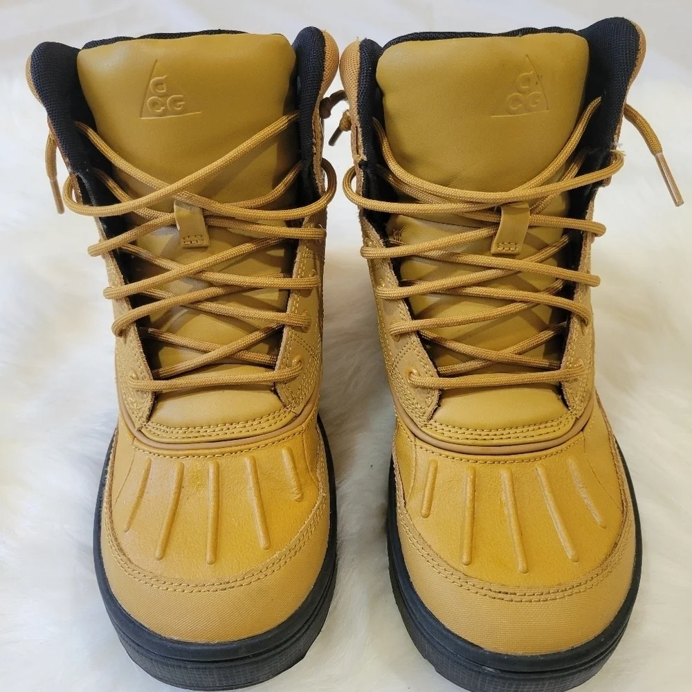 Nike ACG Tan Boots